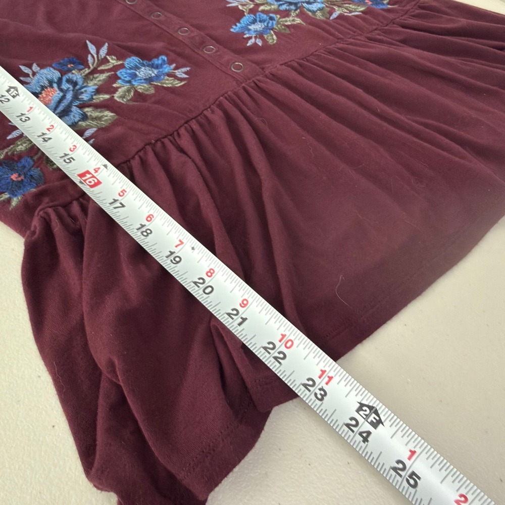 American Eagle Soft & Sexy Burgundy Floral Embroidered Babydoll Henley Top S - Picture 6 of 7